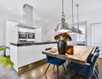 Guide créatif pour sélectionner un lustre unique et éclairer votre cuisine avec style